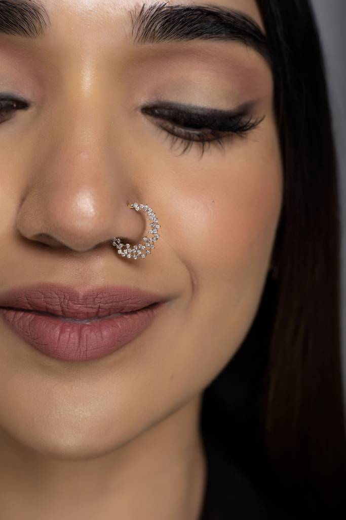 KuberBox 18K Yellow Gold Scattered Diamond Nose Ring