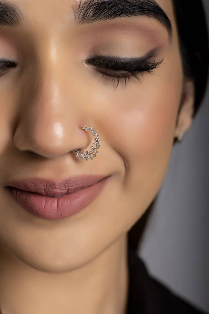 KuberBox 18K Yellow Gold Scattered Diamond Nose Ring