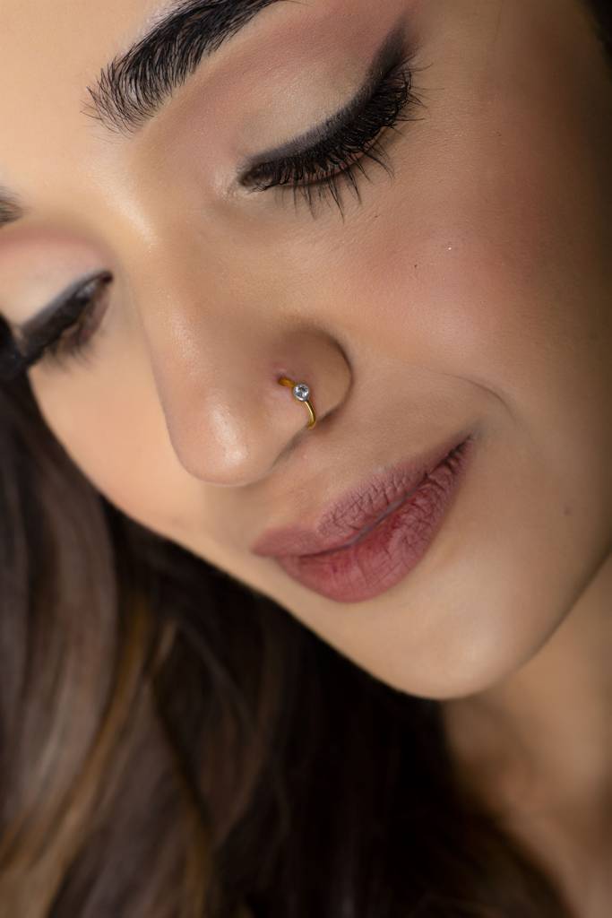 KuberBox 18K White Gold Bezel 0.05 Carats Nose Ring