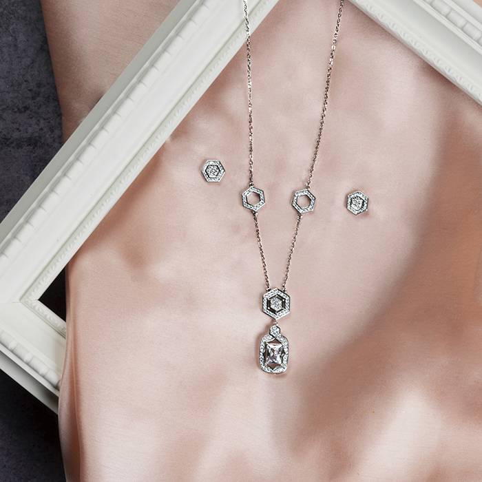 Elegant Geometry Necklace Set