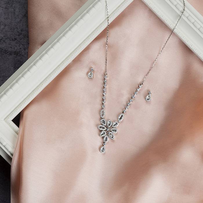 Silver Blossoom Bouquet Necklace Set