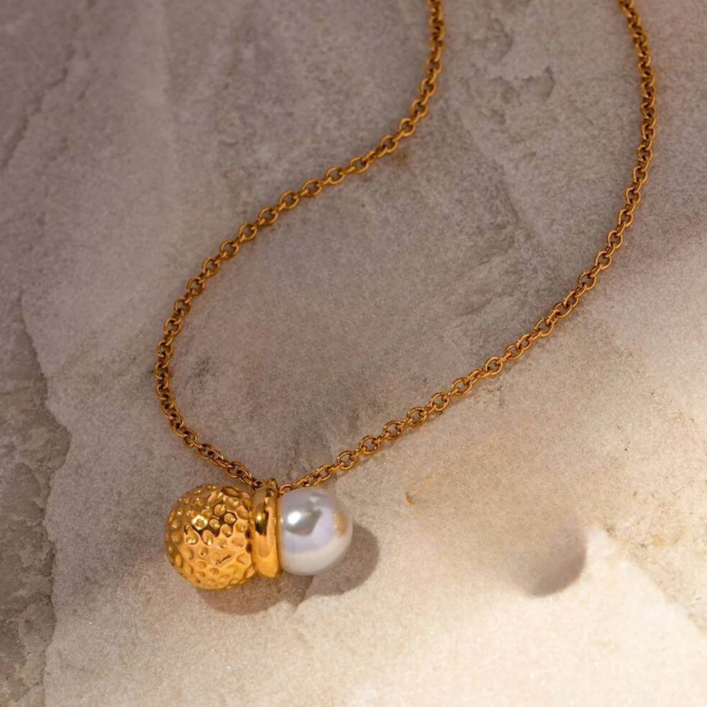 18Kt Gold Plated Textured Natural Shell & Pearl Pendant Necklace, Ratna Pathak : INRATNA