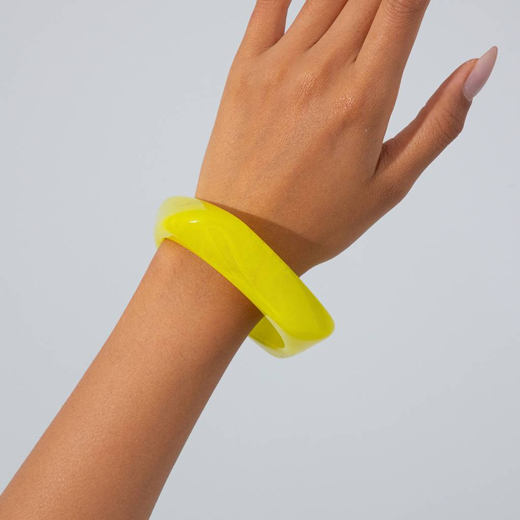 Chunky Wide Edge Rounded Square Polygonal Acrylic-Bangle : ADN0825B2252Y