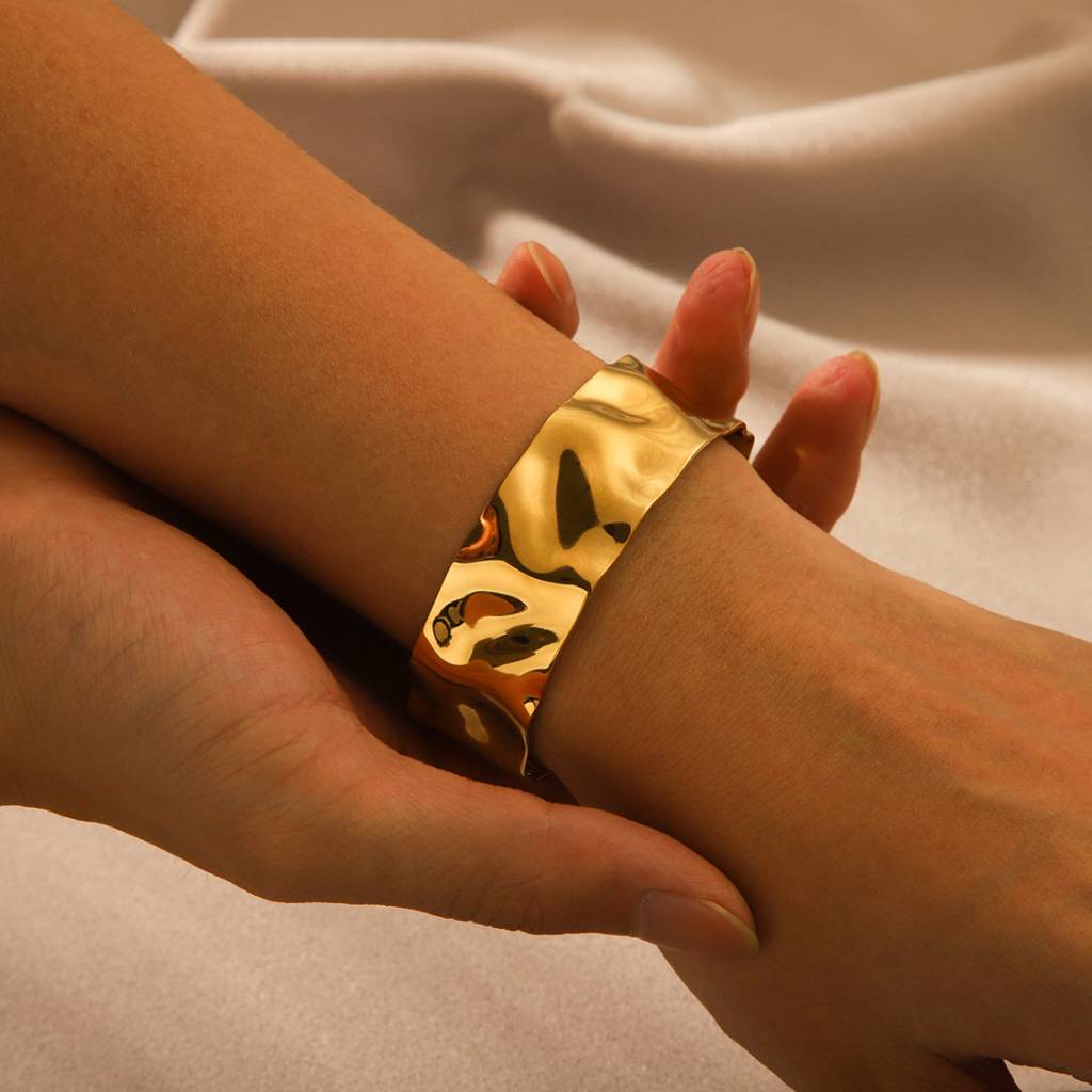 18K Plated Waterproof, Anti-Tarnish Hammered Mini Cuff Bangle Bracelet : AOU0125B20G