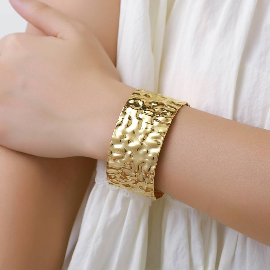 18K Gold Plated Waterproof, Anti-Tarnish Chunky Hammered Cuff Bangle Bracelet : AOU0125B21G