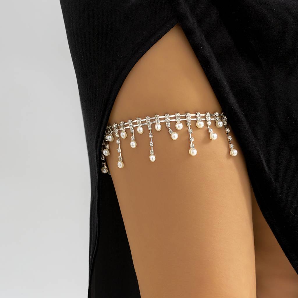 Silver Plated Thigh Chain With Faux Pearls And Rhinestones : ASX1224BJ188S