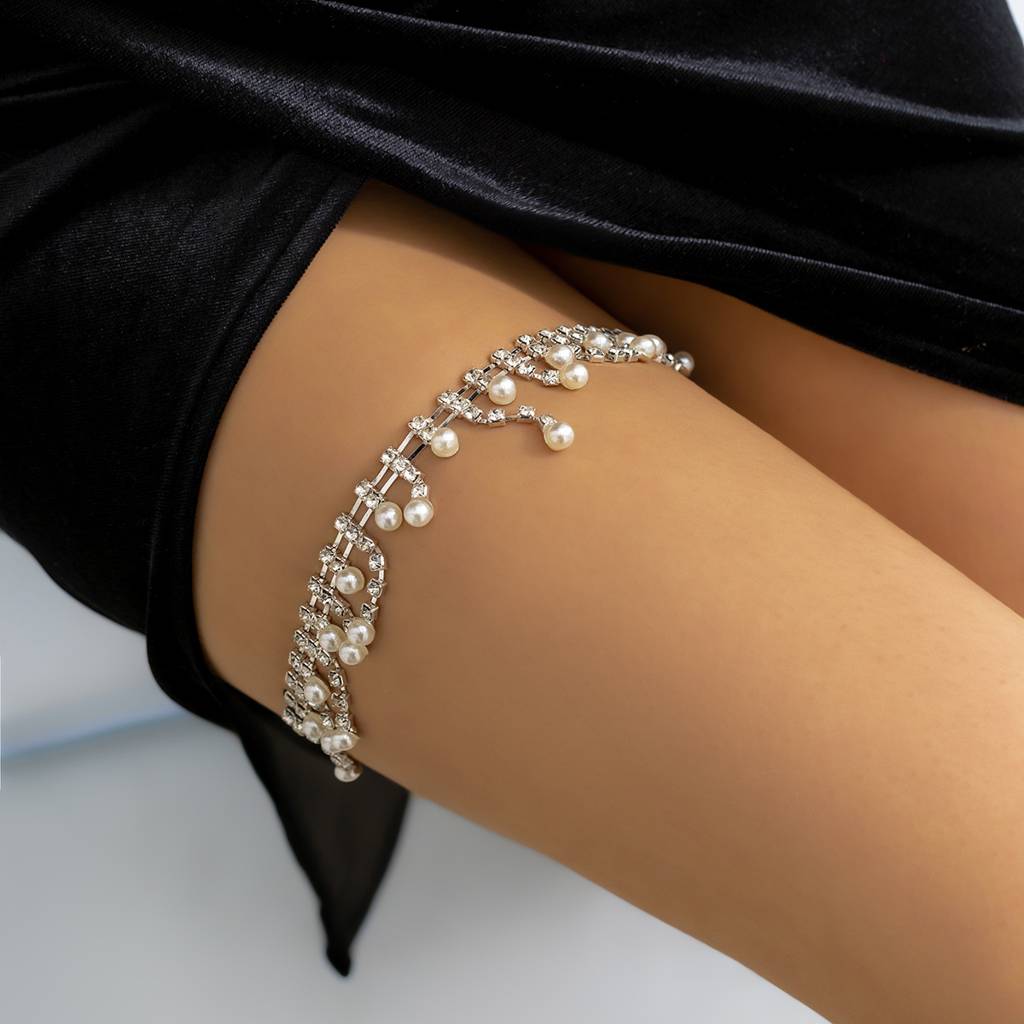 Silver Plated Thigh Chain With Faux Pearls And Rhinestones : ASX1224BJ188S