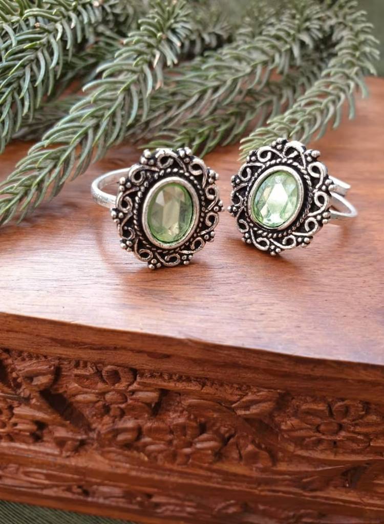 Firoza Oxidized Silver Toned Green Kundan Toe Ring : OXYTR196