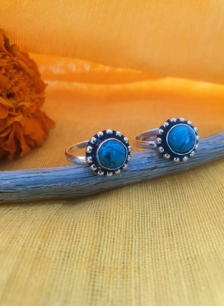 Firoza Oxidized Silver Toned Turquoise Circular Toe Ring : OXYTR198