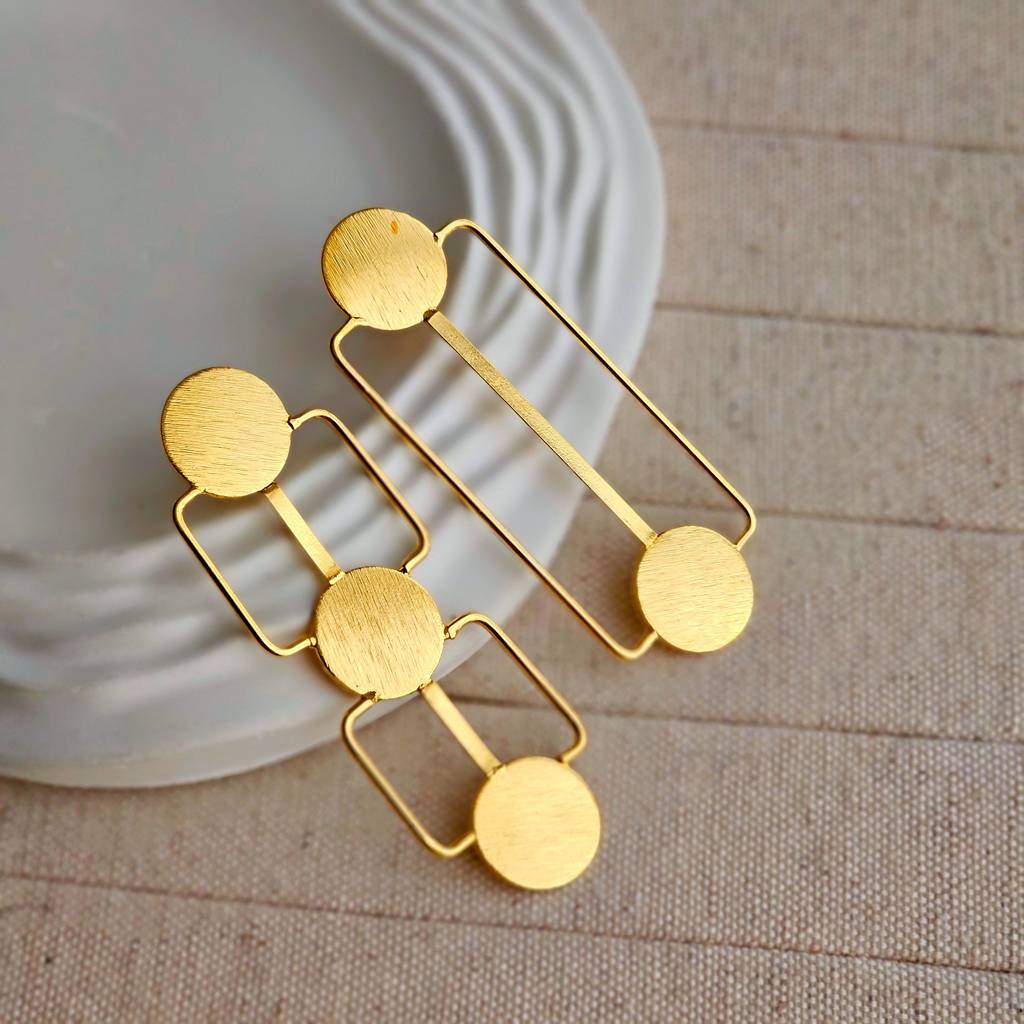 Olivia Brass Earrings : TAA-9999904734171-EARRING