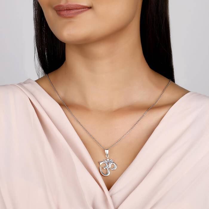 Silver Om Pendant With Link Chain : PD01056