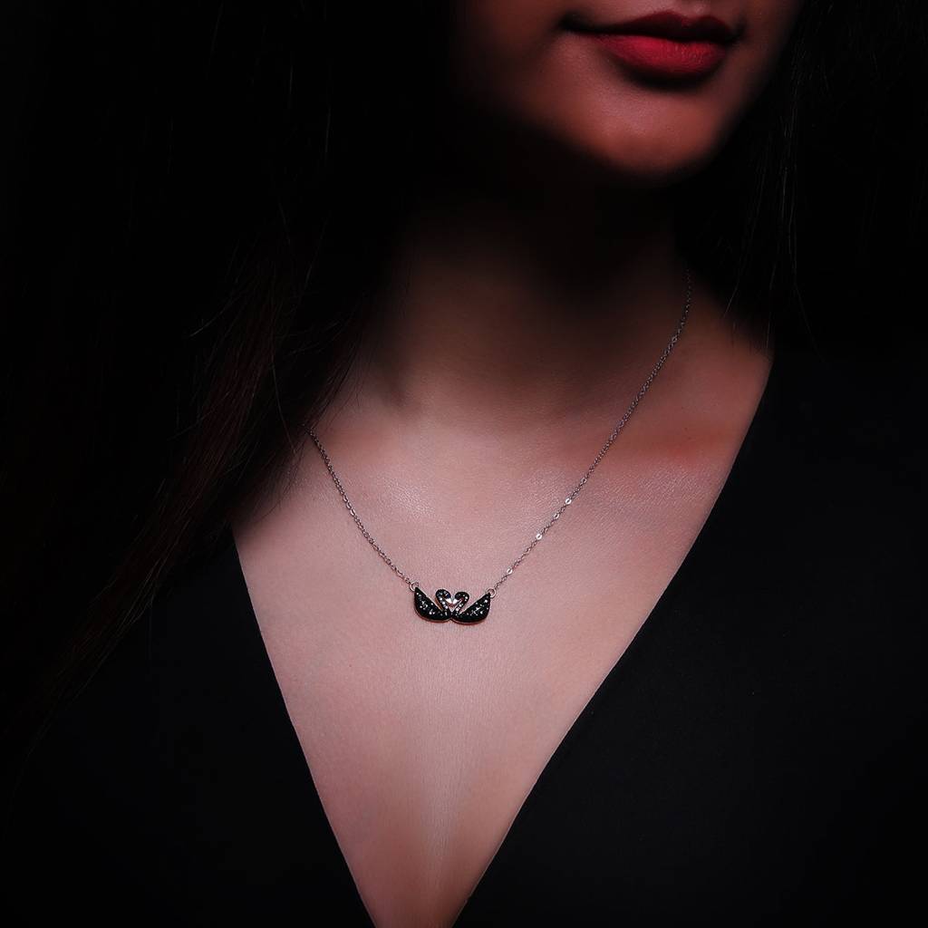 Silver Black Swan Necklace : PD0110