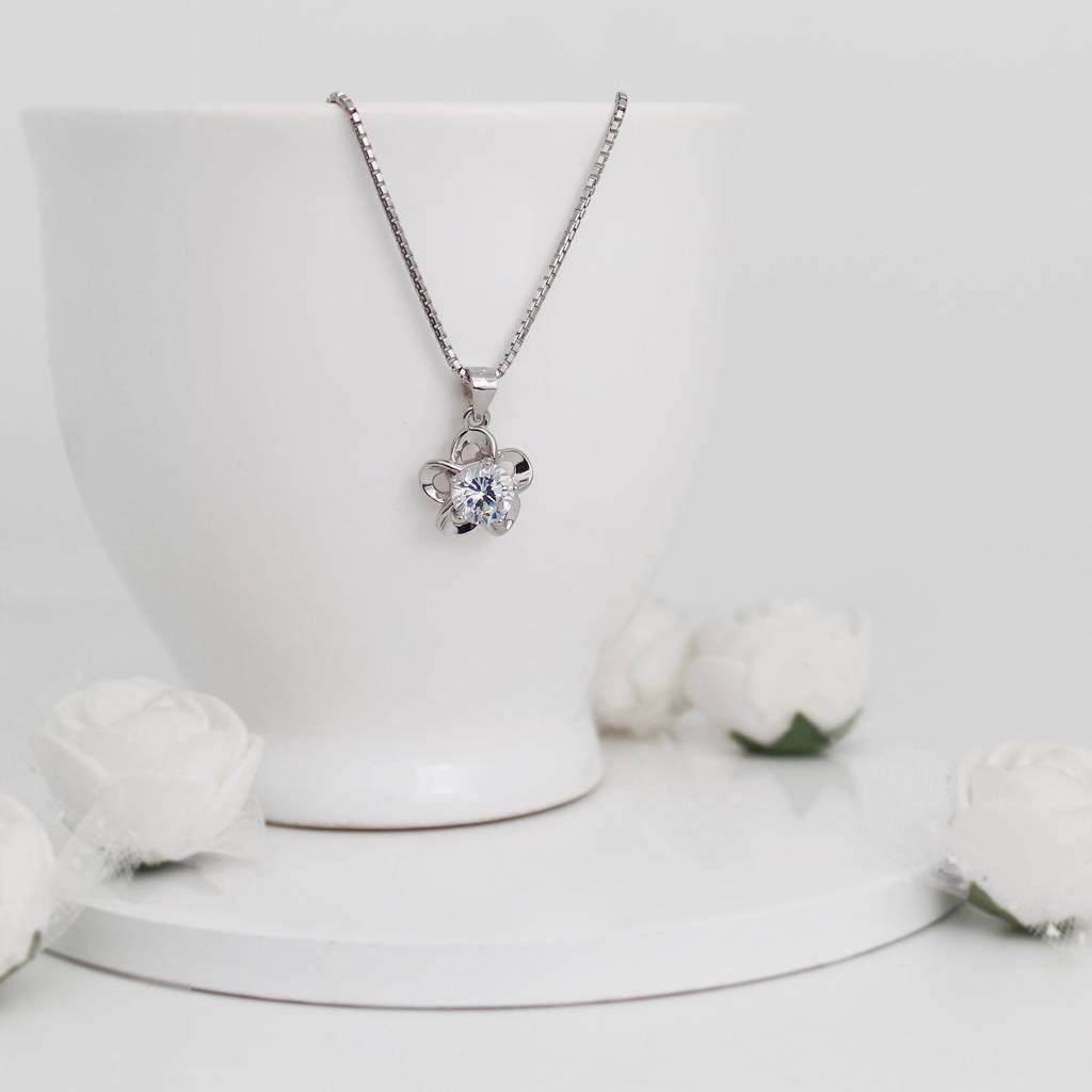 Silver Zircon Flower Pendant With Link Chain : PD0130