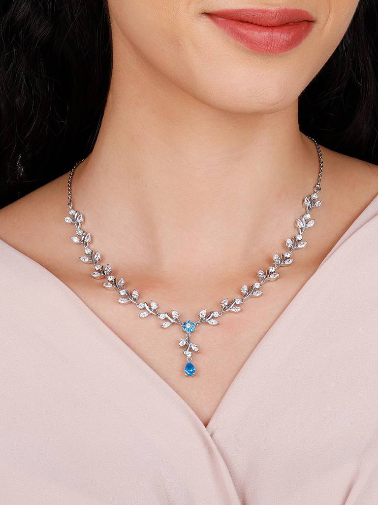 Giva 925 Sterling Silver Blue Daisy Necklace