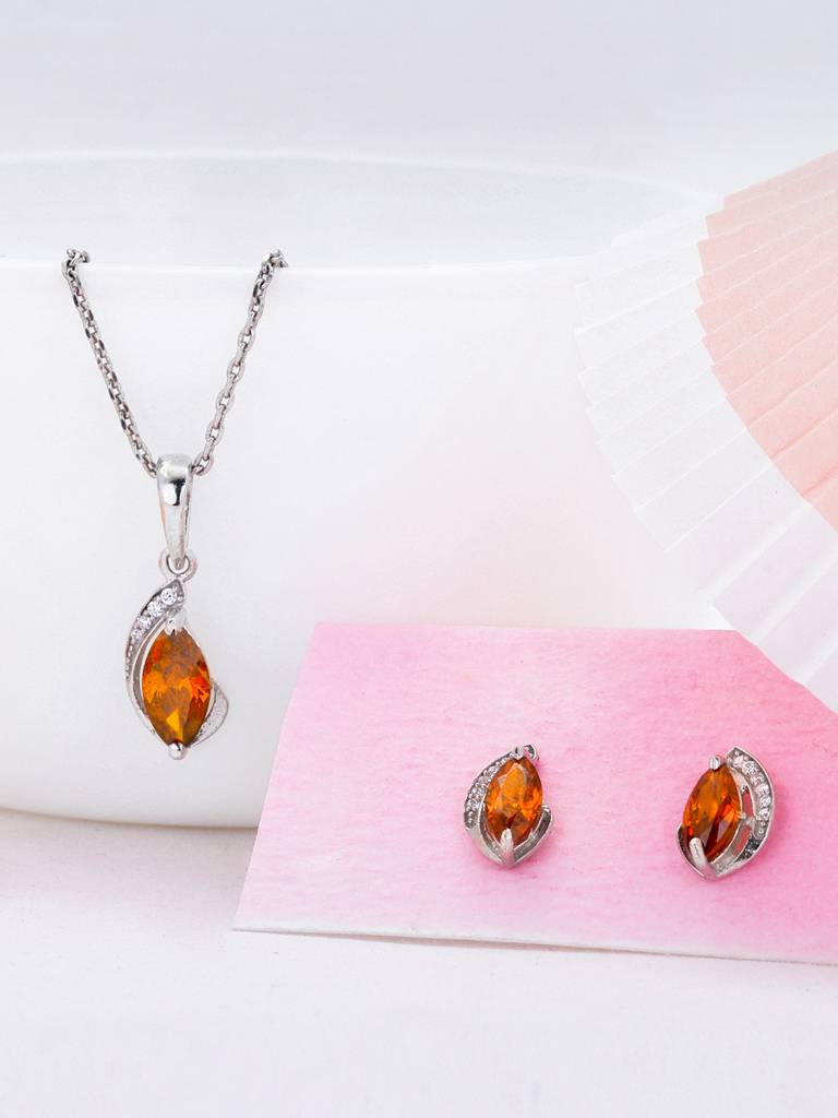 Giva 925 Sterling Silver Adorned With Love Pendant Set With Link Chain