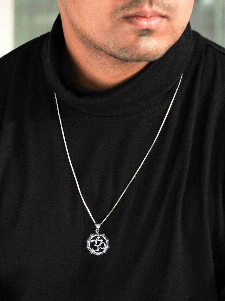 Giva 925 Oxidised Silver Graceful Om Pendant With Link Chain