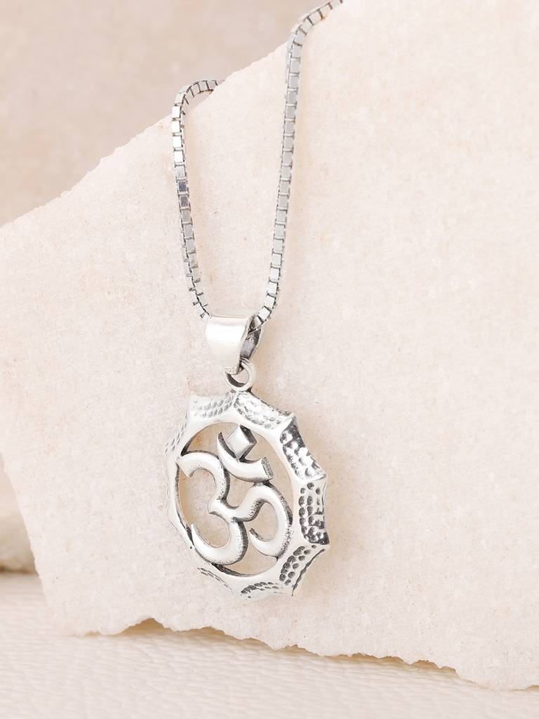 Giva 925 Oxidised Silver Graceful Om Pendant With Link Chain
