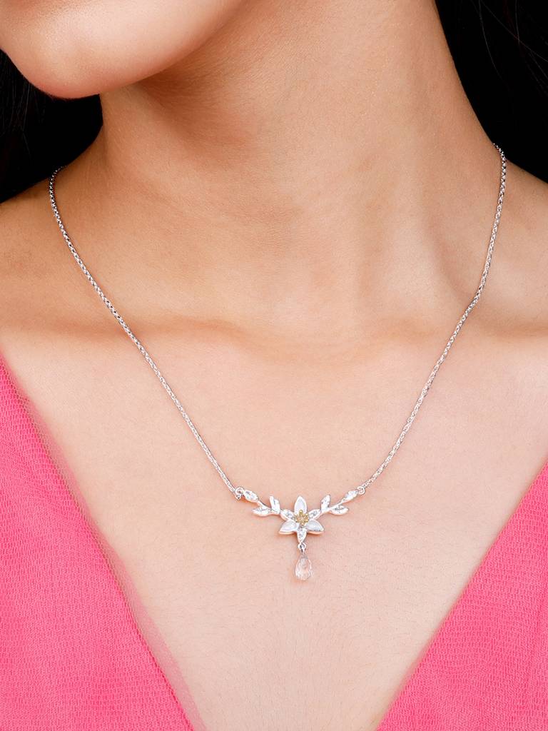 Giva 925 Sterling Silver Bhumi Silver One In A Trillium Necklace