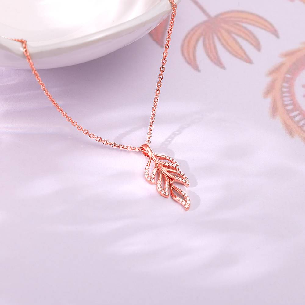 Giva 925 Silver Rose Gold Komal Pankh Pendant With Link Chain : PD02517
