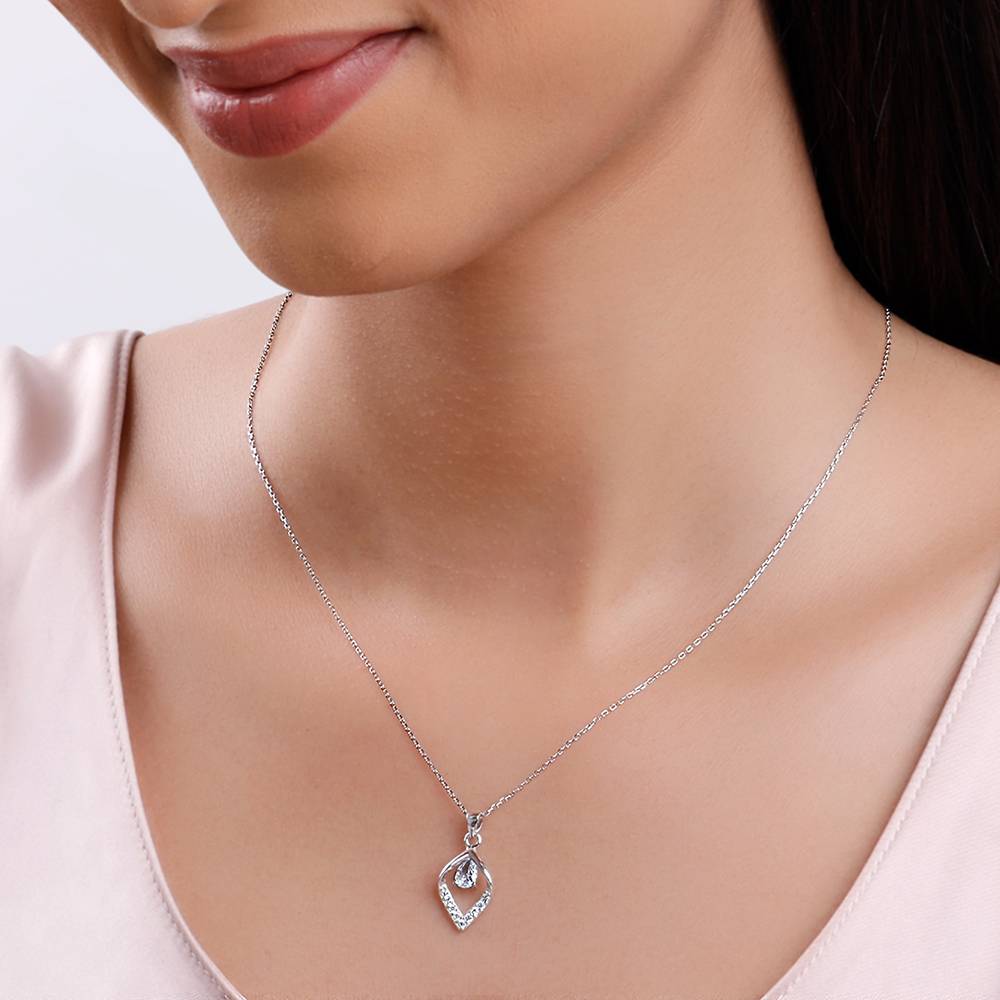 925 Silver Bling Queen Pendant With Link Chain : PD02589