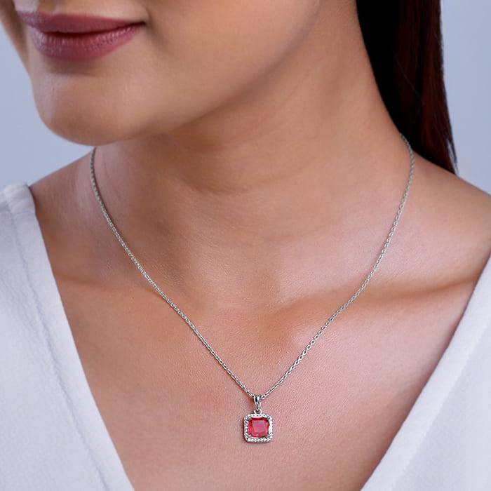 Silver Pink Square Pendant With Link Chain : PD02640