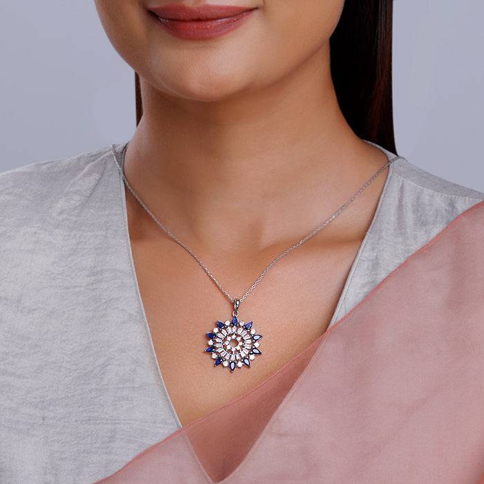 Silver Flourishing Pendant With Link Chain : PD02641