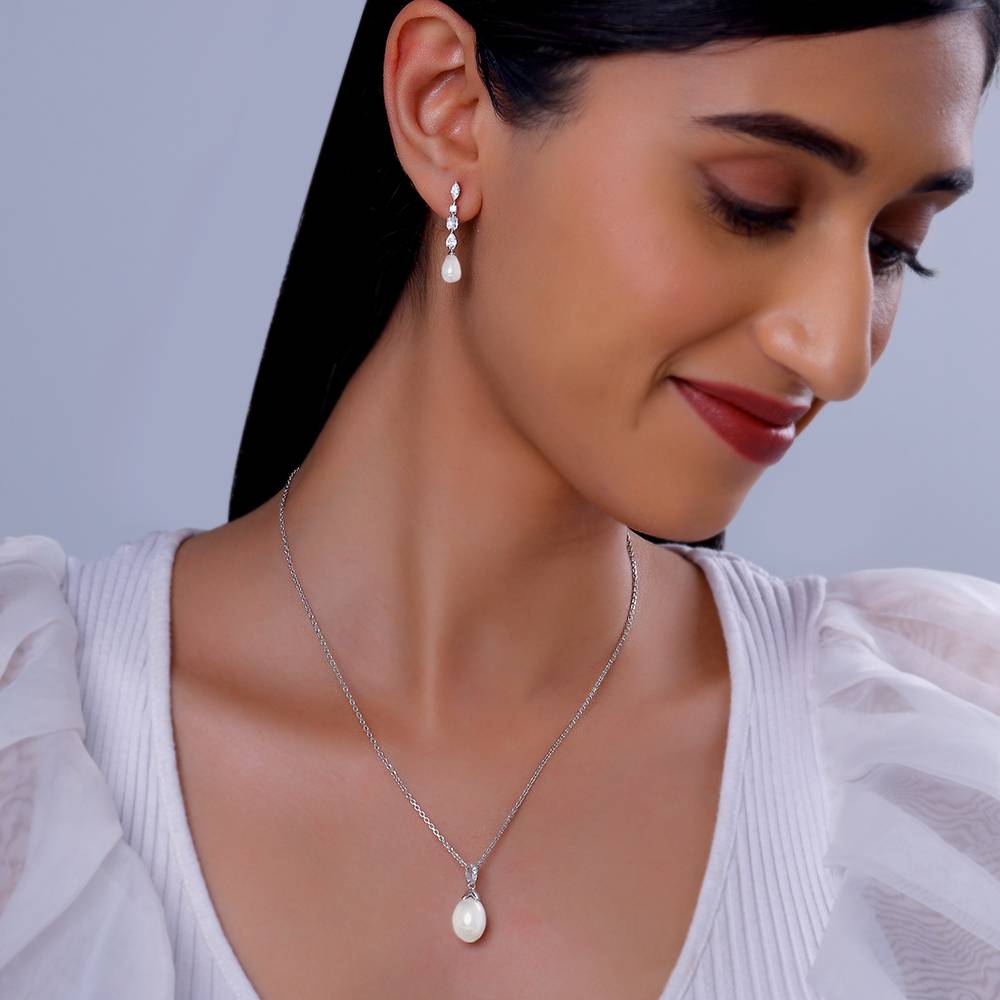 Giva 925 Silver Pearly Hug Set : PD02690ER02880