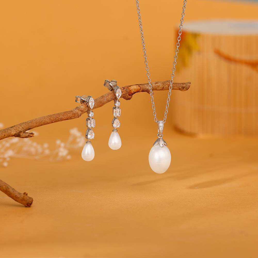 Giva 925 Silver Pearly Hug Set : PD02690ER02880