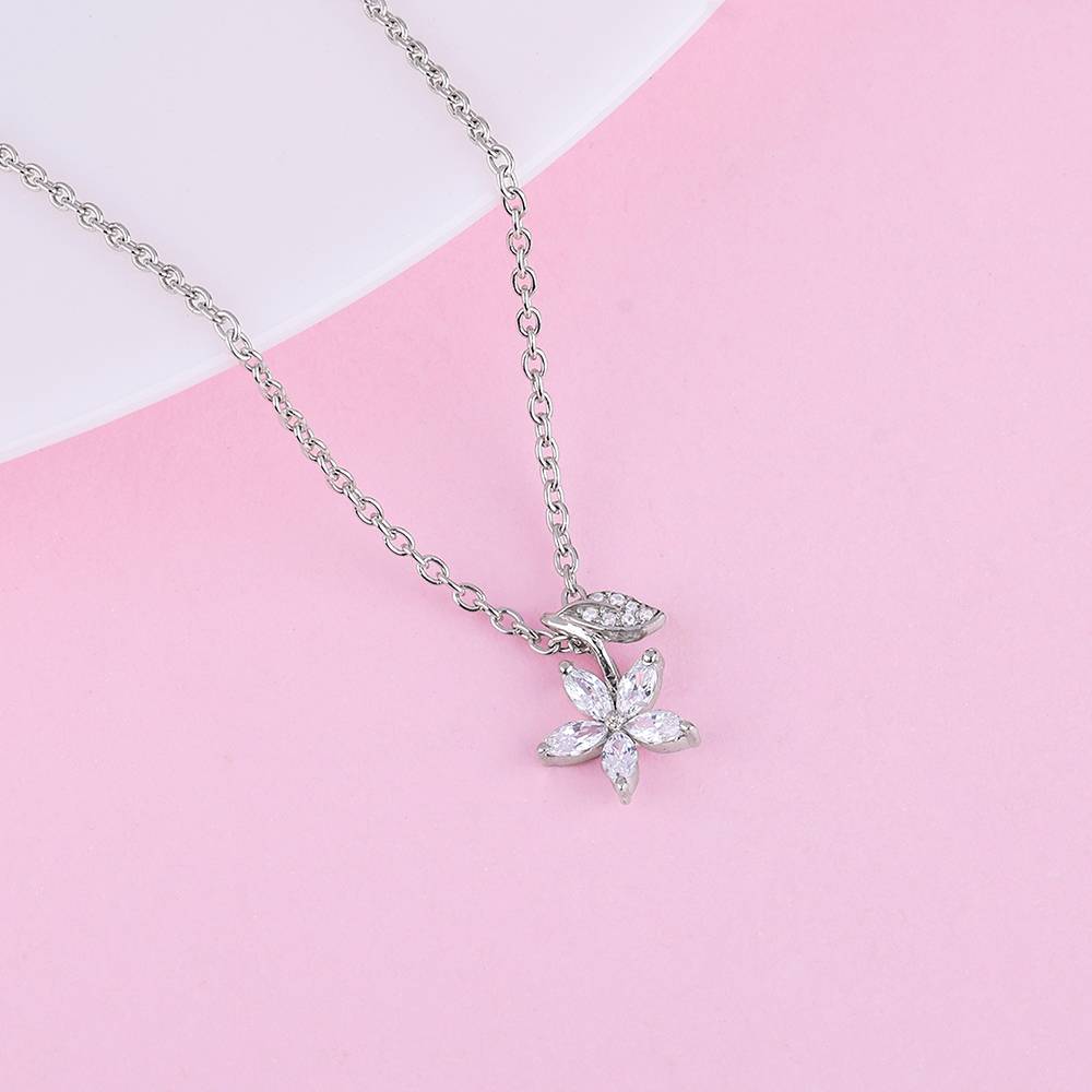 Silver Classic Floral Pendant With Link Chain : PD02712