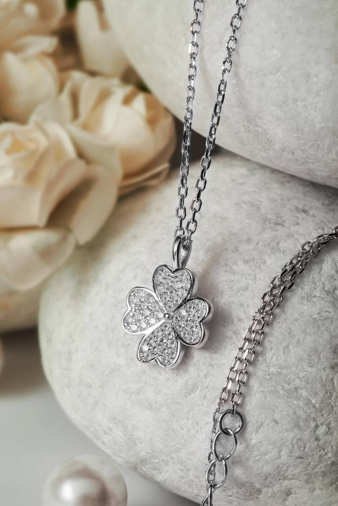 Silberry 925 Sterling Silver Shamrock Leaf Pendant With Chain : PDCH194