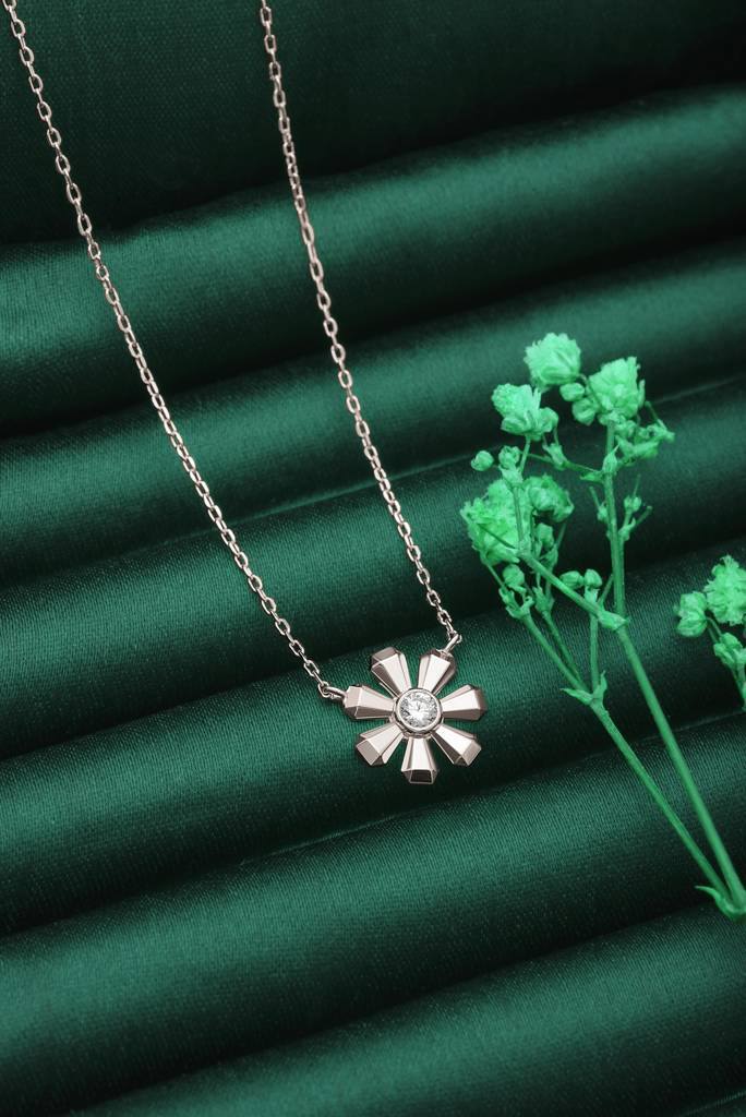 Silberry 925 Sterling Silver Daisy Bliss Necklace : PDCH82