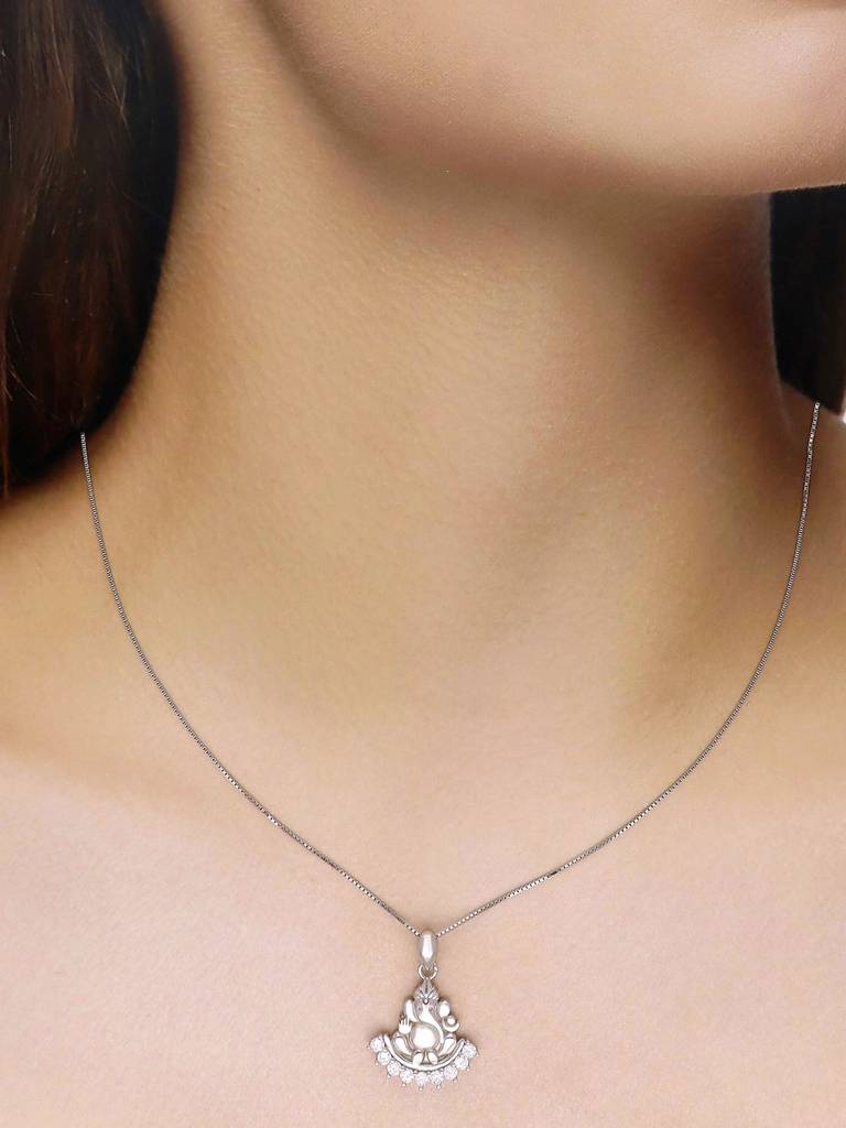 Sterling Silver Ganesha Pendant With Chain : PDDV17-S-NA