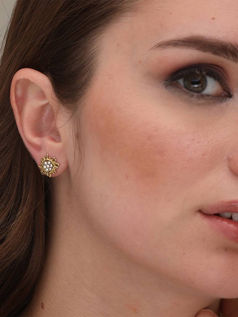 Women Gold-Toned Star Shaped Studs Earrings : PM-EARRINGS-087