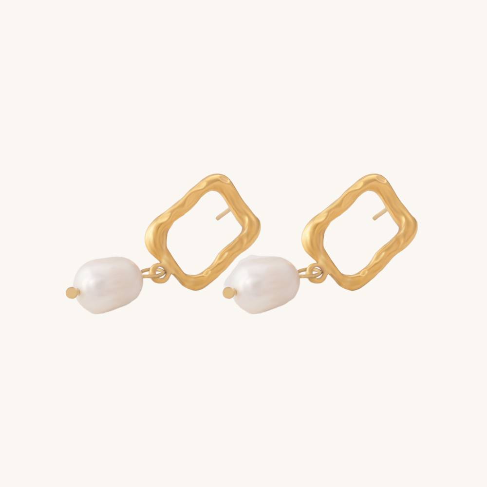 Wobbly Pearl Dangle Earrings : PM-EARRINGS-094