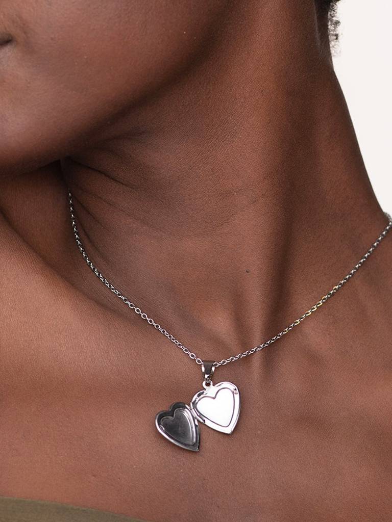Silver-Plated Chain With Heart Locket : PM-NECKLACE-056