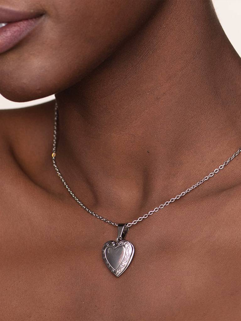 Silver-Plated Chain With Heart Locket : PM-NECKLACE-056