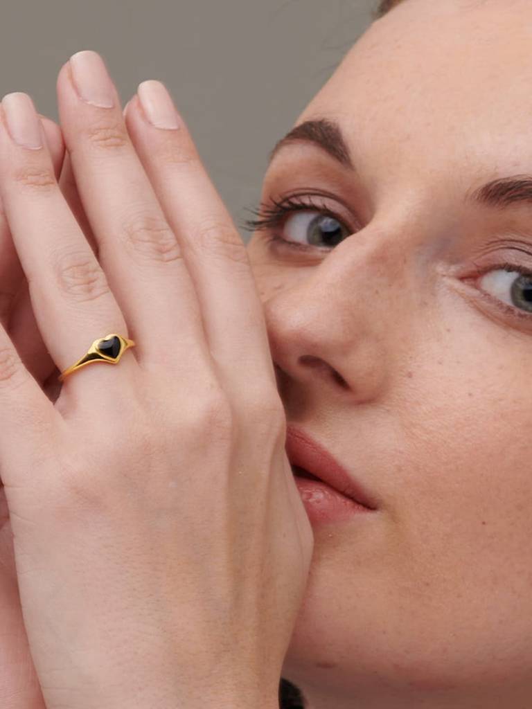 Women 18K Gold Plated Black Onyx-Studded Heart Finger Ring : PM-RING-046