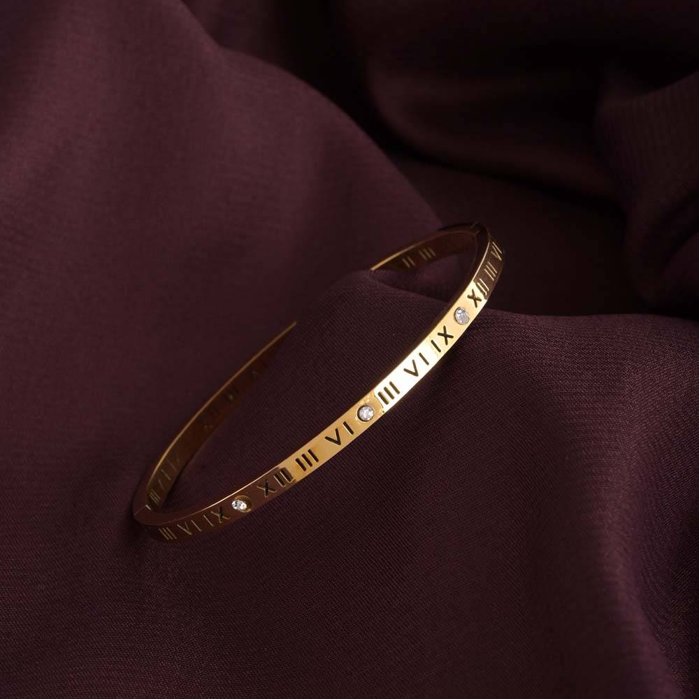 Golden Roman Numerals Bracelet : PMW01BR010