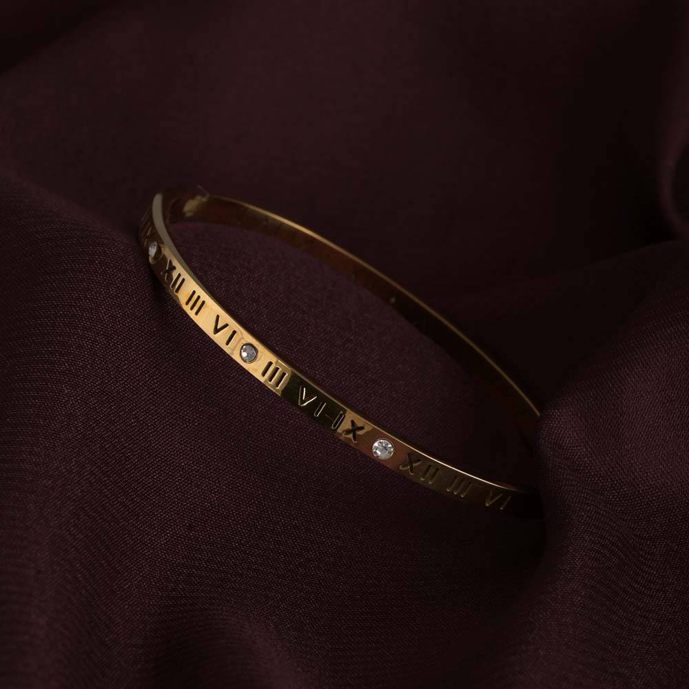 Golden Roman Numerals Bracelet : PMW01BR010