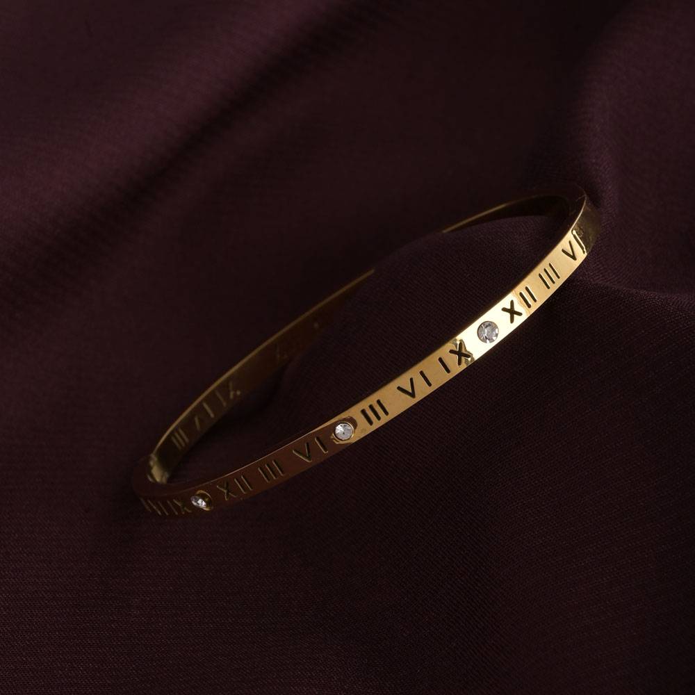 Golden Roman Numerals Bracelet : PMW01BR010