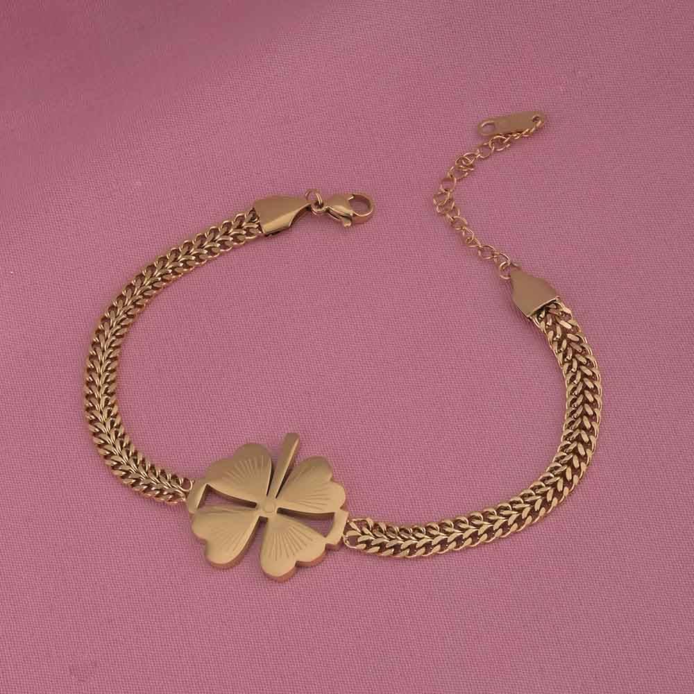 Gold Clover Bracelet : PMW01BR018