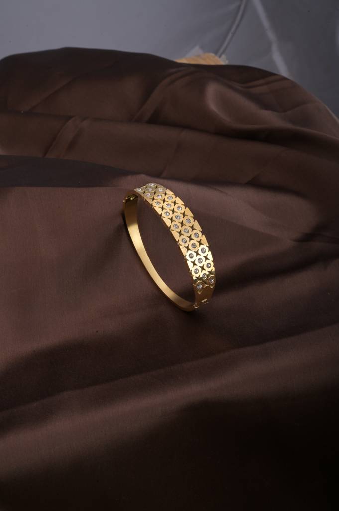 Shimmering Star Gold Bangle Bracelet : PMW01BR030