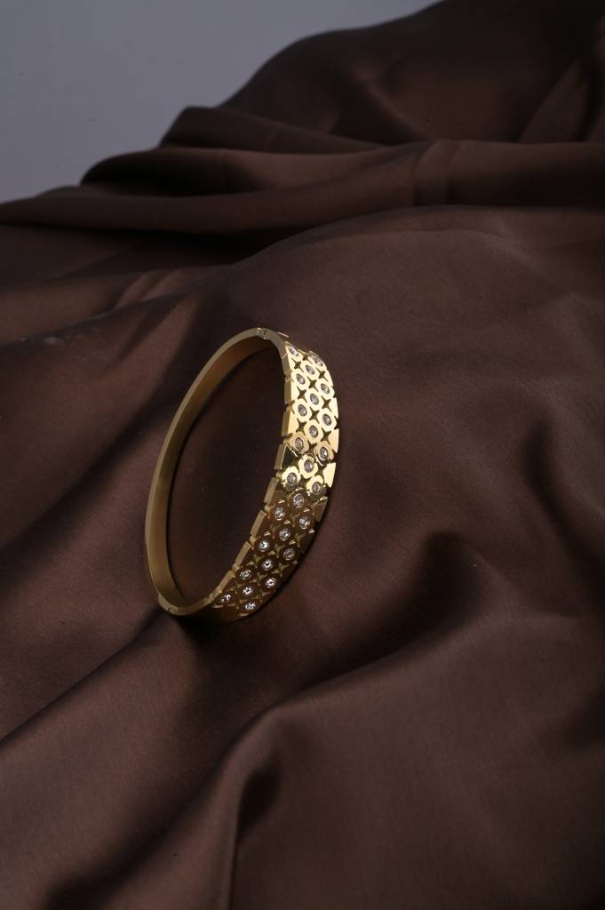 Shimmering Star Gold Bangle Bracelet : PMW01BR030