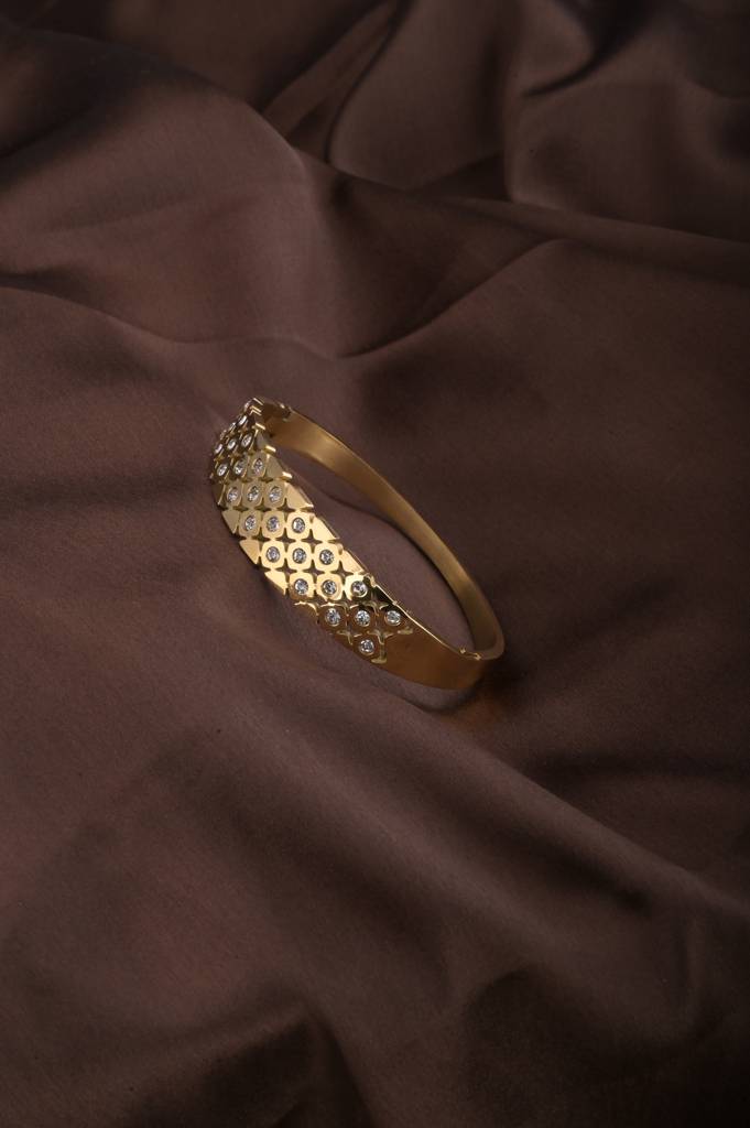 Shimmering Star Gold Bangle Bracelet : PMW01BR030