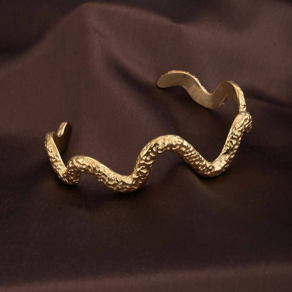 Wavy Textured Cuff Gold Bracelet : PMW01BR033