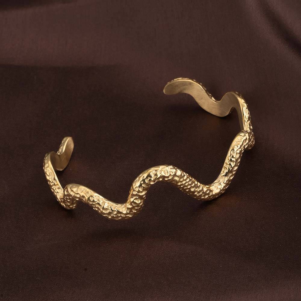Wavy Textured Cuff Gold Bracelet : PMW01BR033
