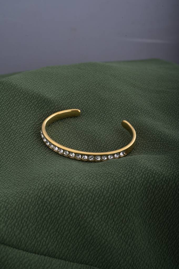 Elegant Zirconia Studded Gold Bracelet : PMW01BR036