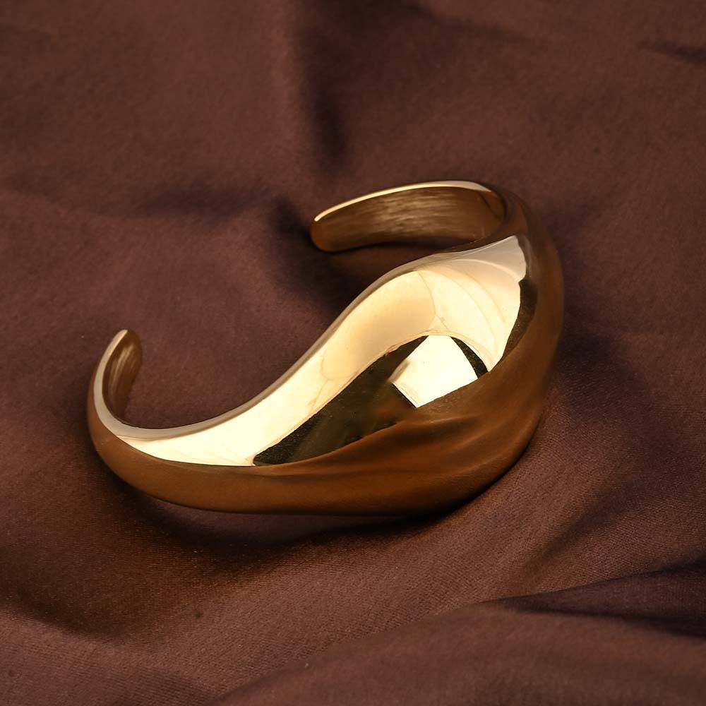 Gold Bold Half Moon Cuff Bracelet : PMW01BR041