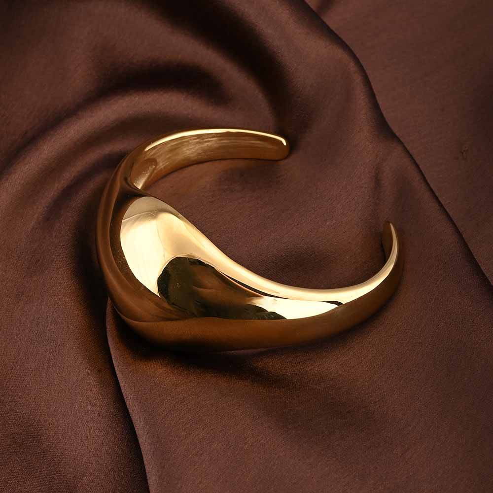 Gold Bold Half Moon Cuff Bracelet : PMW01BR041