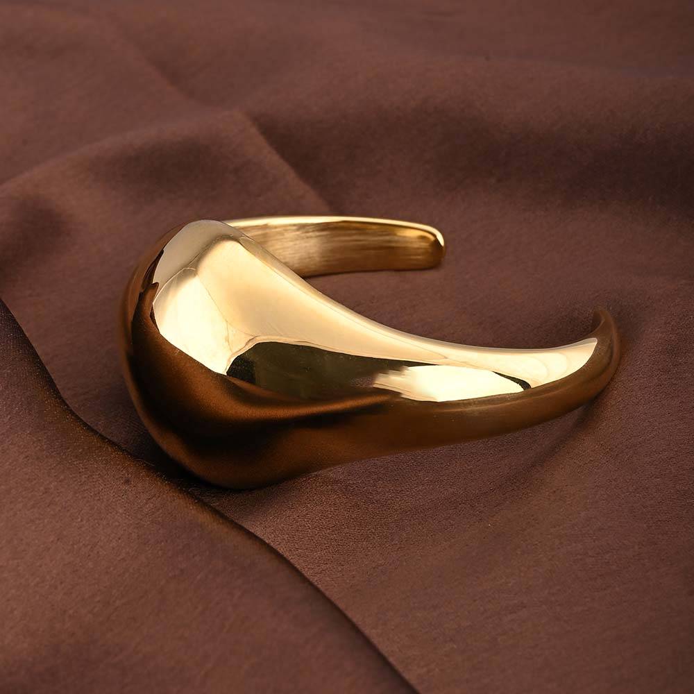 Gold Bold Half Moon Cuff Bracelet : PMW01BR041
